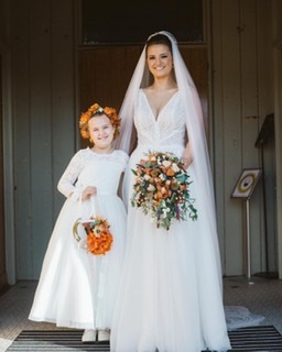 Wedding Bouquets for the bride on a traditional irish horse shoe